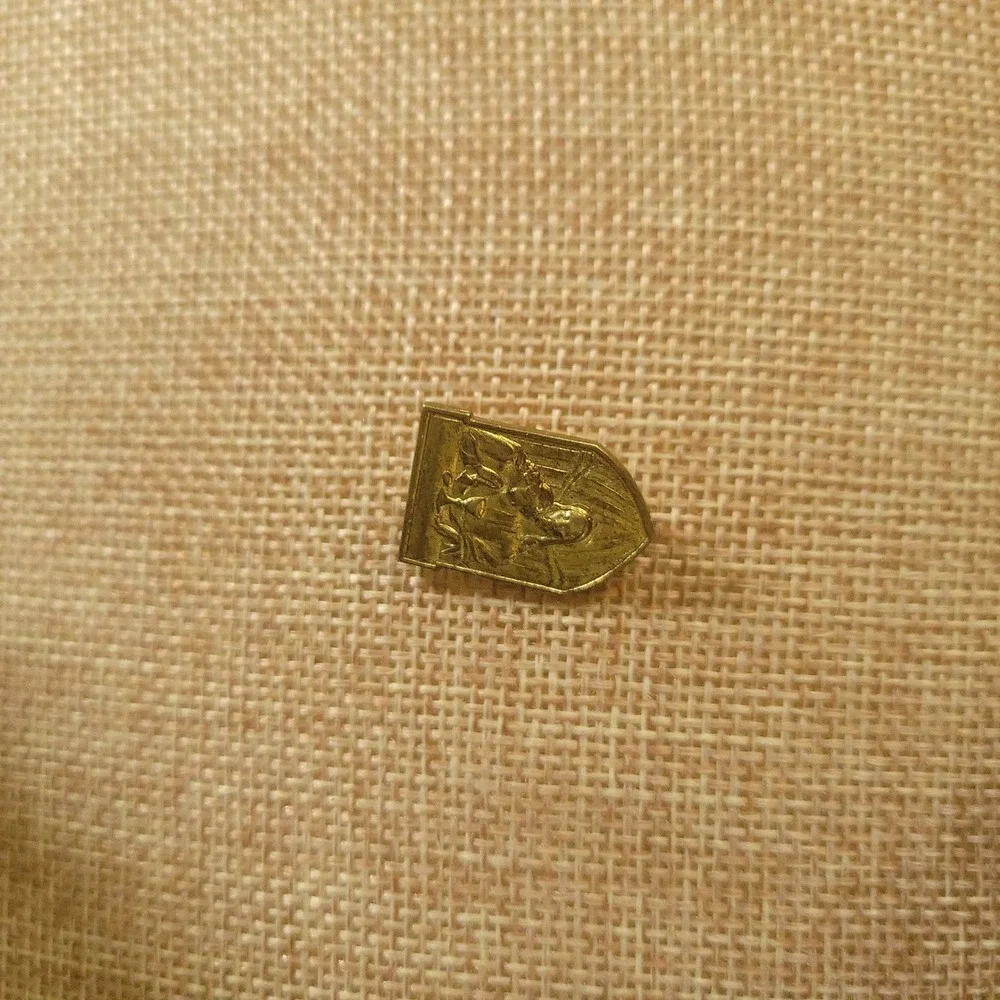 Vintage Italy Gold Tone Last Supper Religious Pin Small One Size Cottagecore